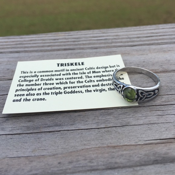 Triskele Ring .925 Sterling Silver w/ Peridot - Picture 7 of 8